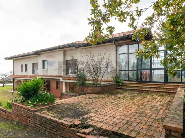 Case e ville in affitto di 7143 m² in Via Dietro Serra, 61