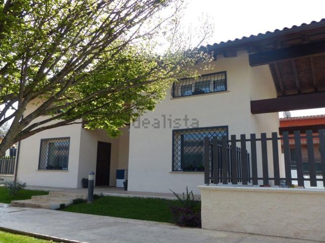 Villetta a schiera in affitto di 75 m² in Via di Tor Pagnotta
