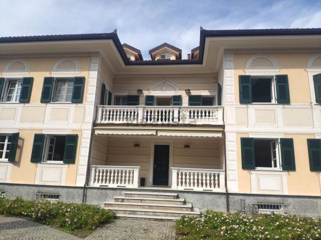 Case e ville in affitto di 800 m² in Via Privata Bellagamba