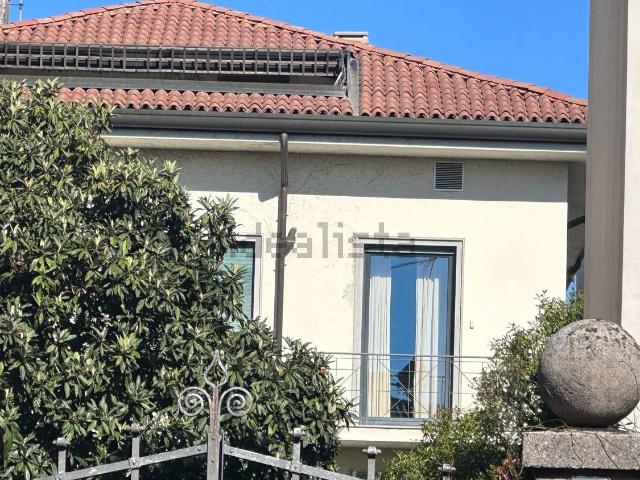 Case e ville in affitto di 815 m² in Via Fabio Asquini