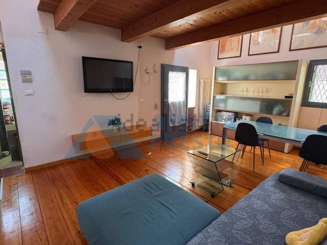 Case e ville in affitto di 85 m² in Via Caprera