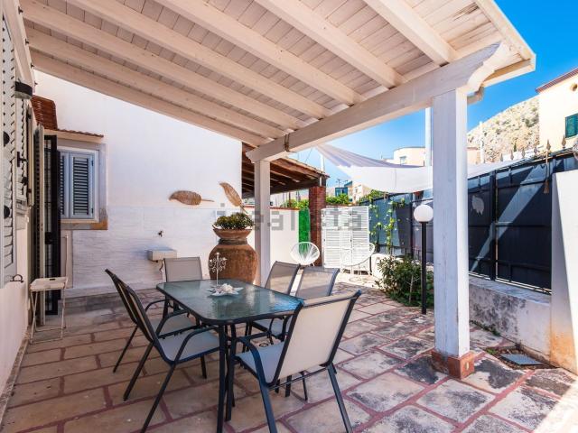 Case e ville in affitto di 85 m² in Via Mongibello, 10
