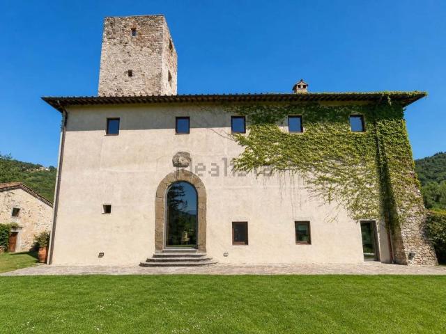 Case e ville in affitto di 900 m²