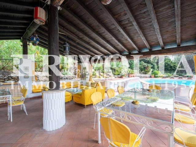 Case e ville in affitto di 900 m² in Strada di Spaccamontagne