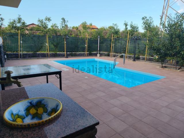 Case e ville in affitto di 110 m² in Via Cefalù