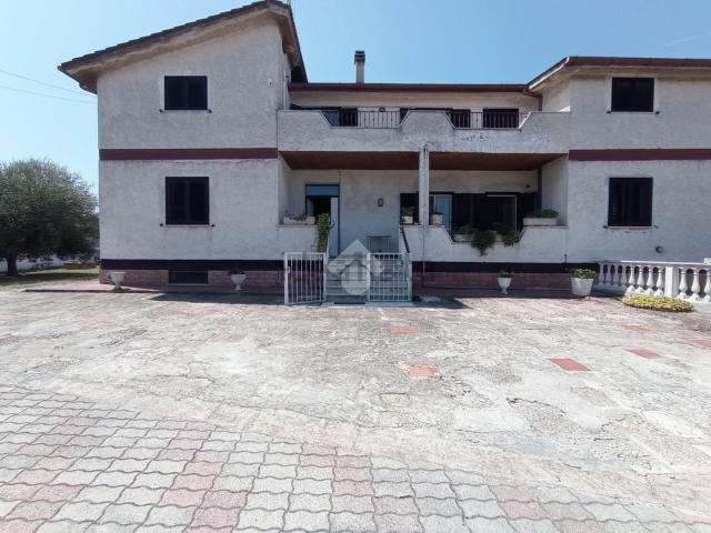 Case e ville in affitto di 110 m² in Via delle Gardenie, 28