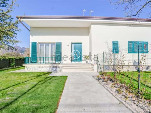 Case e ville in affitto di 110 m² in Via Felice Matteucci