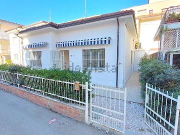 Case e ville in affitto di 110 m² in Viale T. Speri, 6