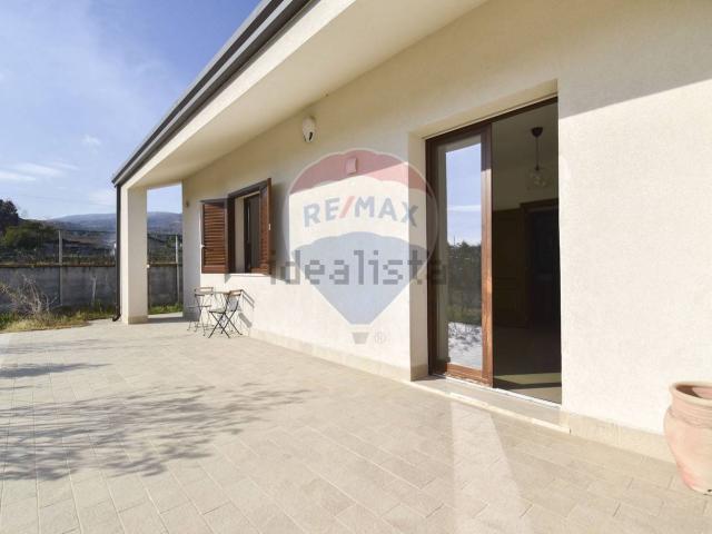 Case e ville in affitto di 111 m² in Via Salemi Pennisi, 74