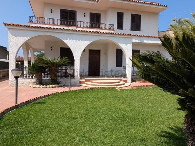 Case e ville in affitto di 115 m² in Via Romolo Gessi