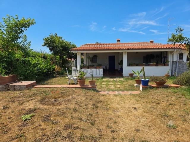 Case e ville in affitto di 120 m² in Via Campania