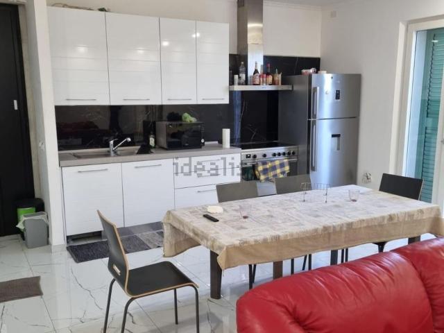 Case e ville in affitto di 120 m² in Via Cisa Sud