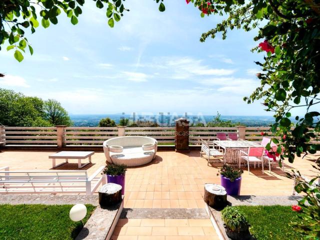 Case e ville in affitto di 120 m² in Via Formellonzi