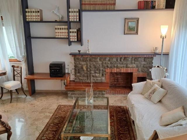 Case e ville in affitto di 120 m² in Via Umberto Terracini
