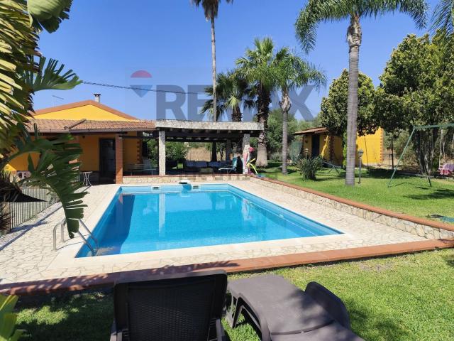 Case e ville in affitto di 128 m² in Via Montale, 1