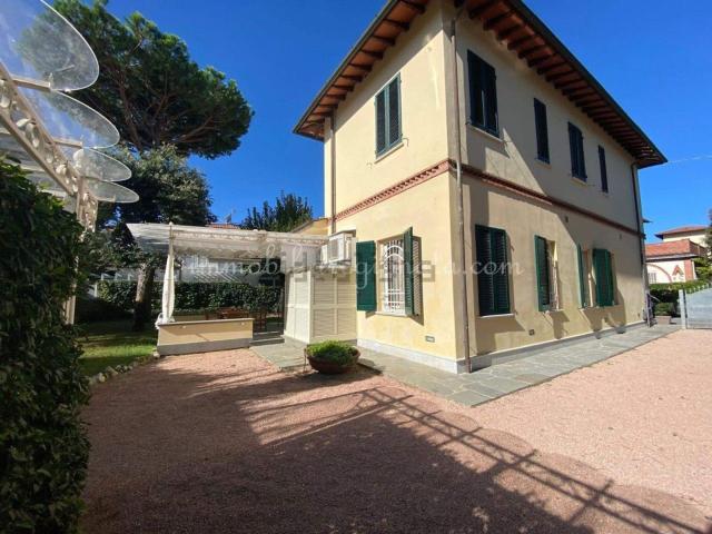 Case e ville in affitto di 130 m² in Via Cesare Battisti