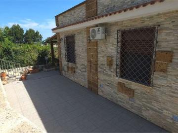 Case e ville in affitto di 130 m² in Via Aldo Moro, 56