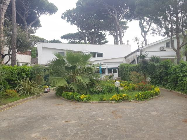 Case e ville in affitto di 130 m² in Via Forte dei Marmi