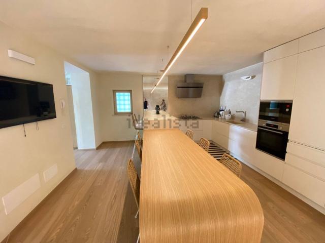 Case e ville in affitto di 140 m² in Via carrara