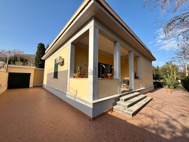 Case e ville in affitto di 140 m² in Viale Egle