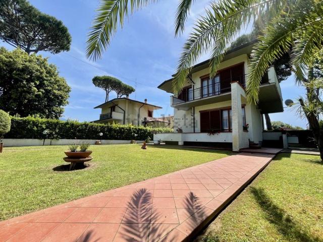Case e ville in affitto di 150 m² in Via Bettino Ricasoli
