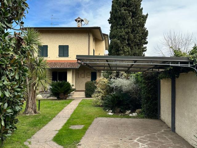Case e ville in affitto di 150 m² in Via della Croce