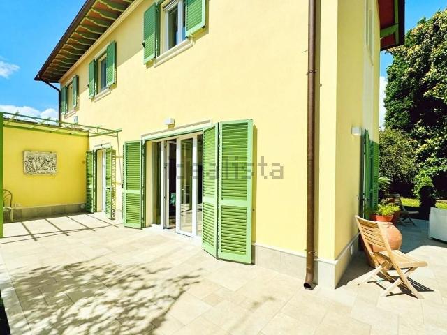 Case e ville in affitto di 150 m² in Via Martiri di Sant&apos Anna, 39