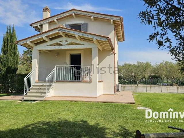 Case e ville in affitto di 150 m² in Strada Senza Nome