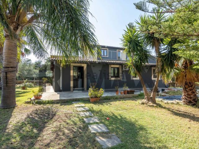 Case e ville in affitto di 152 m² in Via per Canicattini, 29