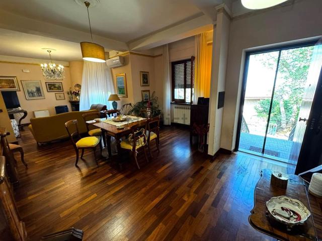 Case e ville in affitto di 154 m²