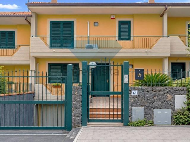 Case e ville in affitto di 160 m² in Via Giosuè Carducci, 66