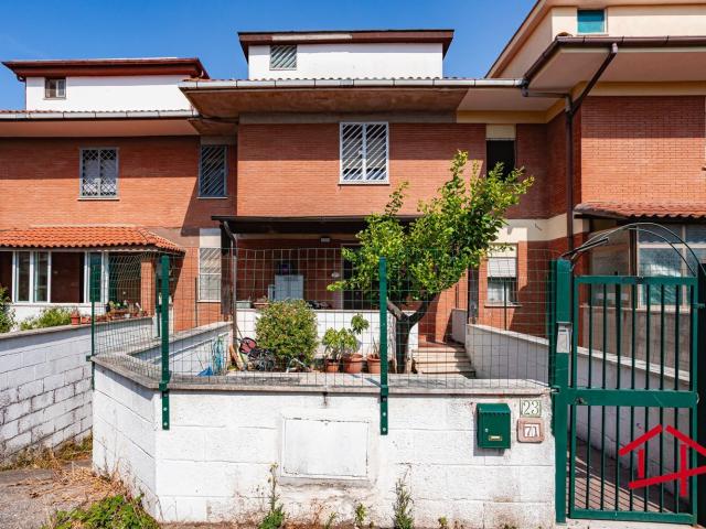Case e ville in affitto di 160 m² in Via Lercara Friddi, 71