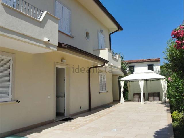 Case e ville in affitto di 160 m² in Via Roma