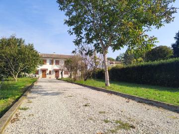 Case e ville in affitto di 165 m² in Via Anesolo