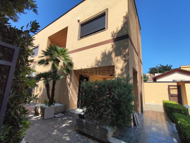 Case e ville in affitto di 166 m² in Viale Italia