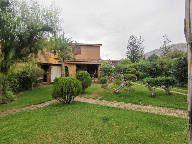 Case e ville in affitto di 170 m² in Via dei Greci