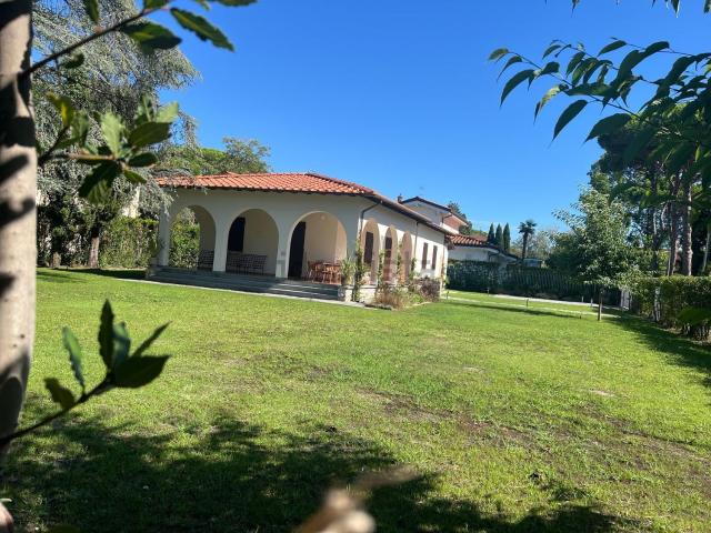 Case e ville in affitto di 170 m² in Via L. Raffaelli