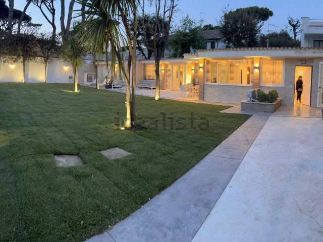 Case e ville in affitto di 170 m² in Via Portovenere