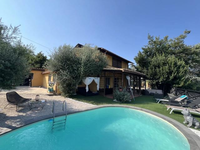 Case e ville in affitto di 175 m² in Via Granica Sud, 3