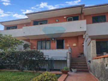 Case e ville in affitto di 177 m² in Via Grazia Deledda, 4
