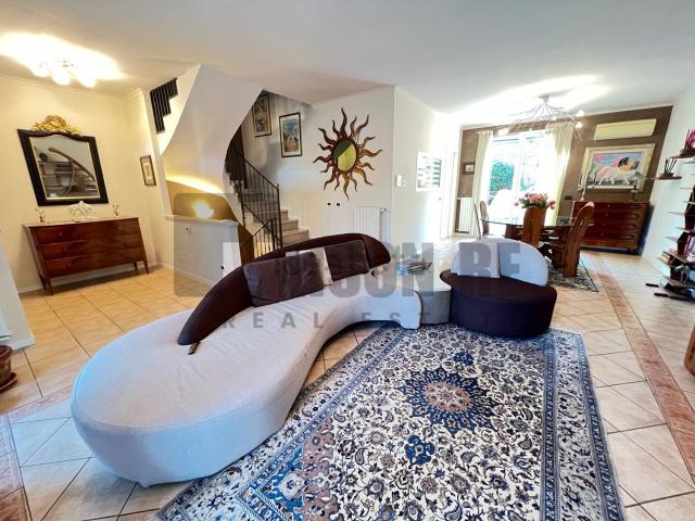 Case e ville in affitto di 179 m² in Via M. Scarpari, 19