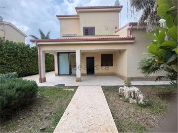 Case e ville in affitto di 180 m² in Via Monte Cervino