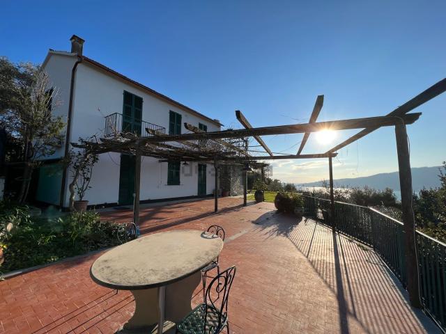 Case e ville in affitto di 180 m² in Via Cornice di Sant&apos Ambrogio
