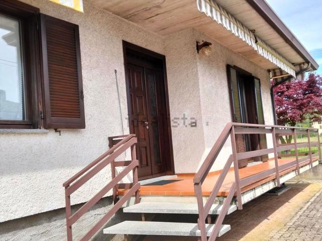 Case e ville in affitto di 180 m² in Via Gioacchino Rossini