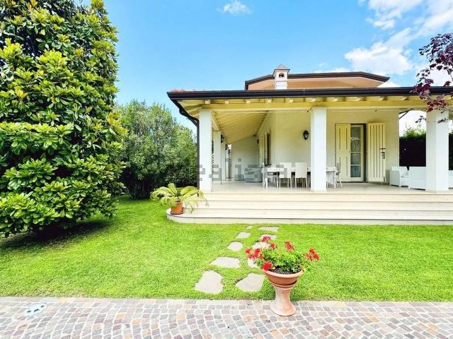 Case e ville in affitto di 200 m² in Via dell&apos Acqua, 39