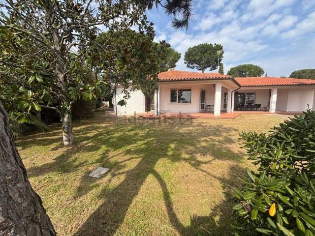 Case e ville in affitto di 180 m² in Via delle Querce