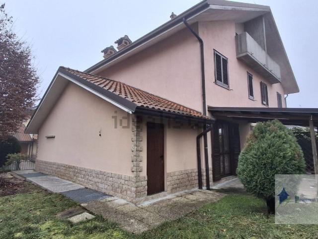 Case e ville in affitto di 182 m² in Via A. Visconti, 4
