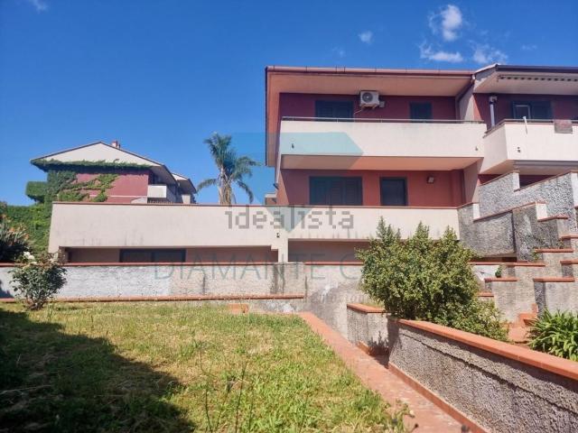 Case e ville in affitto di 185 m² in Via Giacomo Leopardi, 2