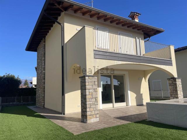 Case e ville in affitto di 200 m²