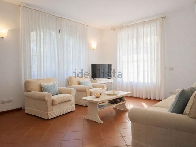 Case e ville in affitto di 200 m² in Via Colombo